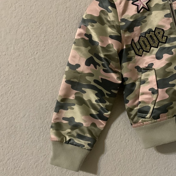The Children’s Place Camo Love,Star & Flash appliqué Bomber Jacket SZ 5/6 - Picture 4 of 13